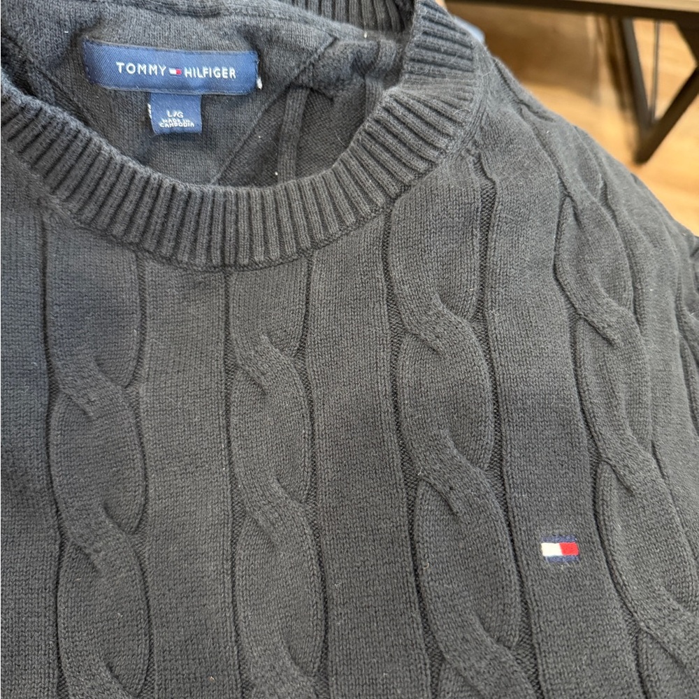 Tommy Hilfigerwomen’s  Black Cable-Knit Crewneck Sweater with Logo Flag